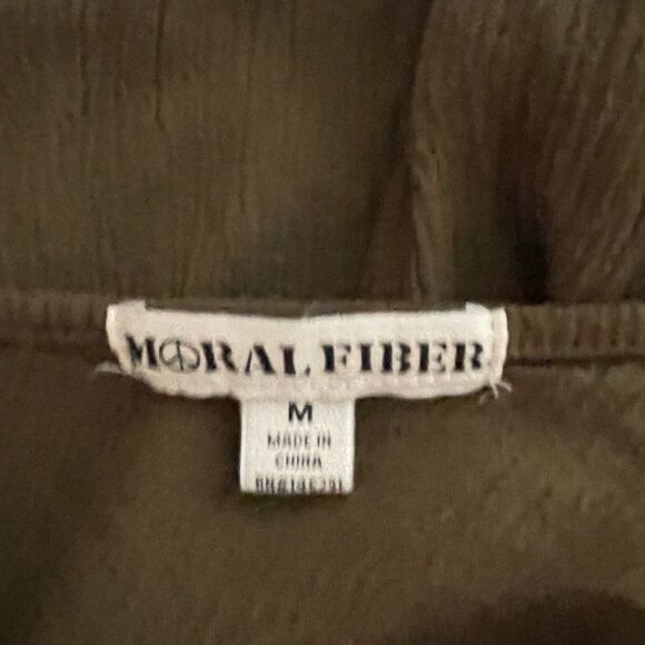 🟢Morale Fiber Olive Cold Shoulder Top M - Picture 5 of 7